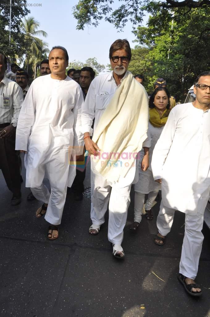 Amitabh Bachchan, Anil Ambani at Bal Thackeray funeral in Mumbai on 18th Nov 2012