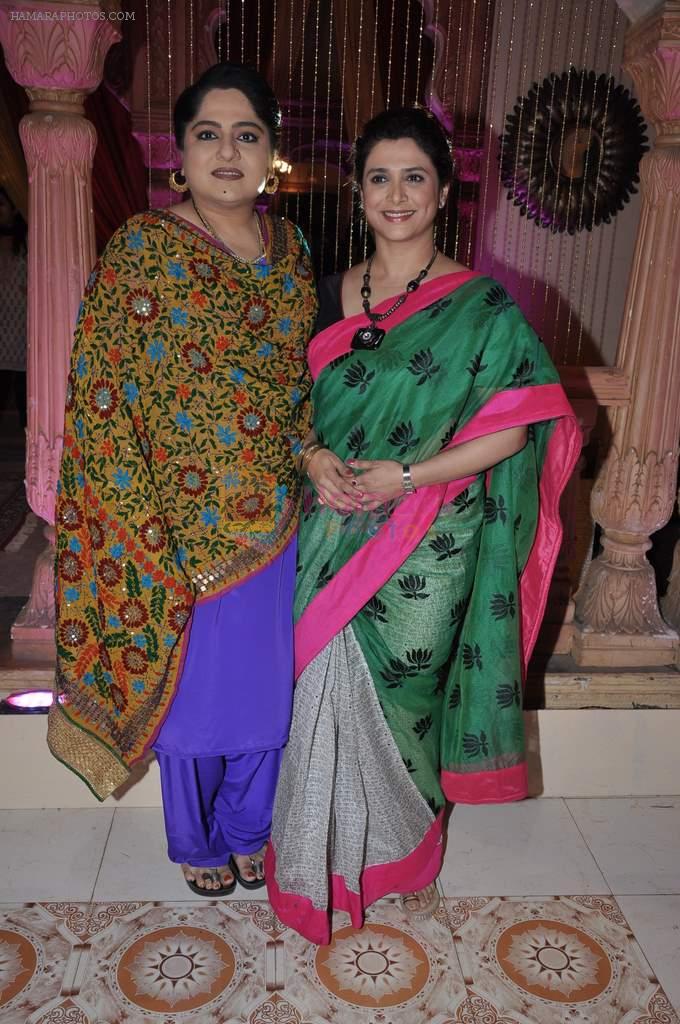 Supriya Pilgaonkar, Shagufta Ali on location with Star Pariwar in Filmcity, Mumbai on 22nd Nov 2012
