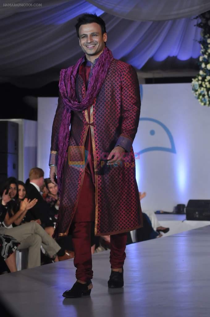 Vivek Oberoi at Global peac fashion show by Neeta Lulla at Welingkar Institute in Mumbai on 26th Nov 2012