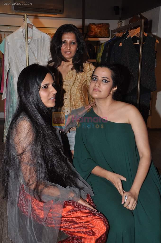 Sona Mohapatra at Atosa preview for designer Gaurav Gupta and Kanika Saluja in Mumbai on 27th Nov 2012