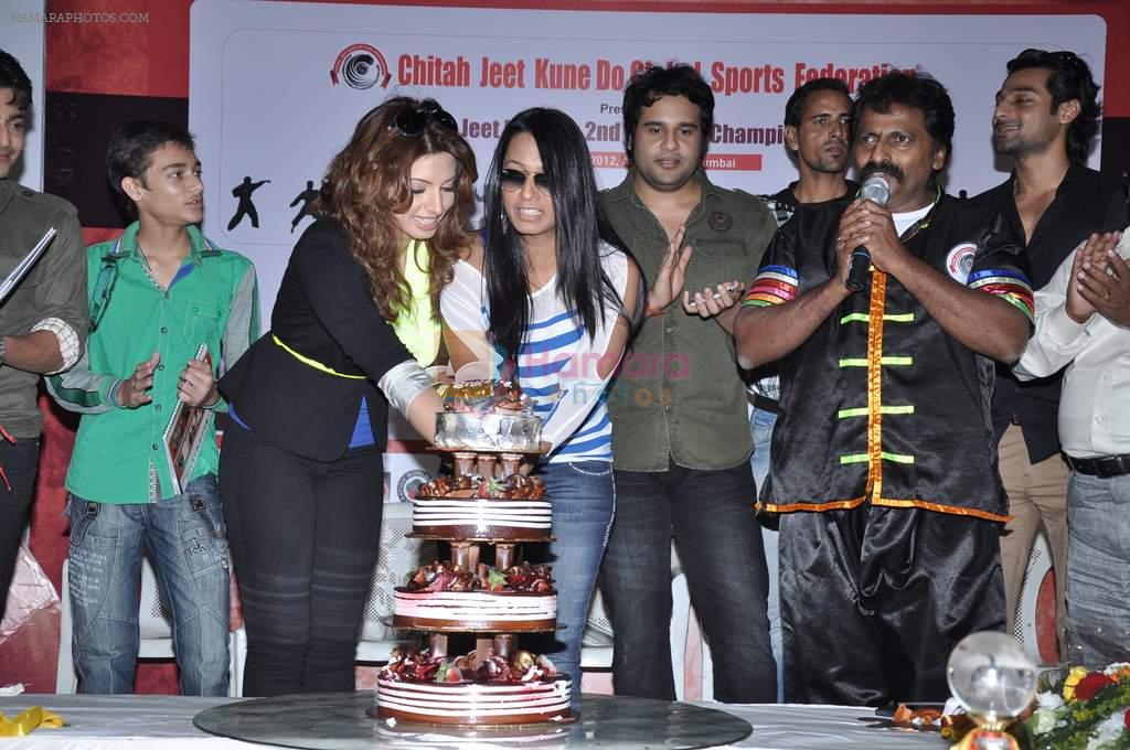 Kashmira Shah, Krishna Abhishek, Shama Sikander at Bruce Leee's birthday celebrated in Andheri Sports Complex, Mumbai on 27th Nov 2012