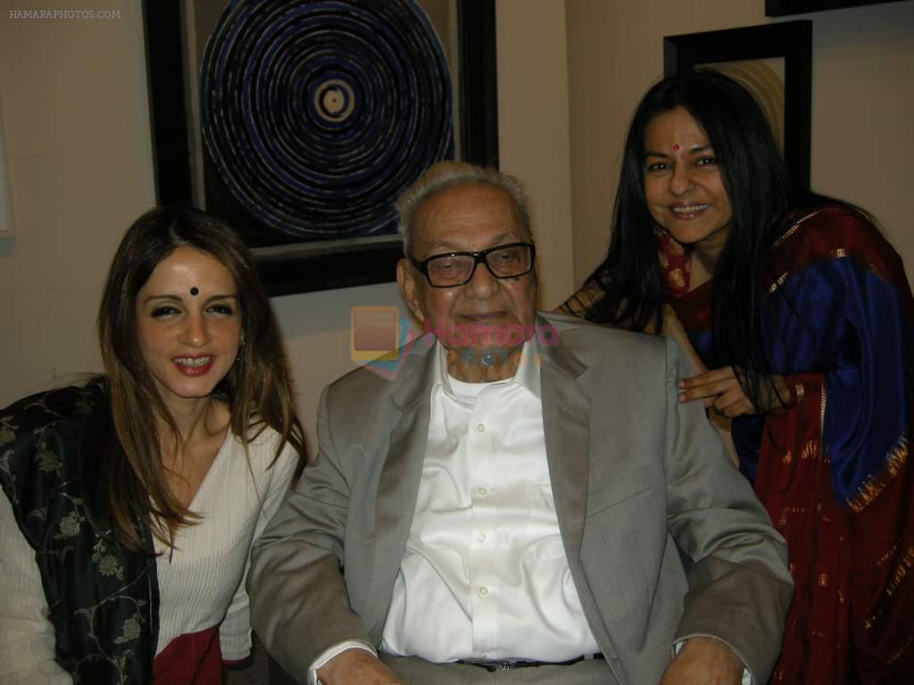 SUSSANE ROSHAN,  S H RAZA & SANGEETA CHOPRA  at SH Raza art show in Jehangir, Mumbai on 27th Nov 2012