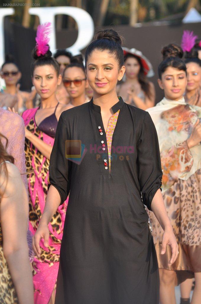 Model walk the ramp for Fatima Khan Show at IRFW 2012 in Goa on 1st Dec 2012