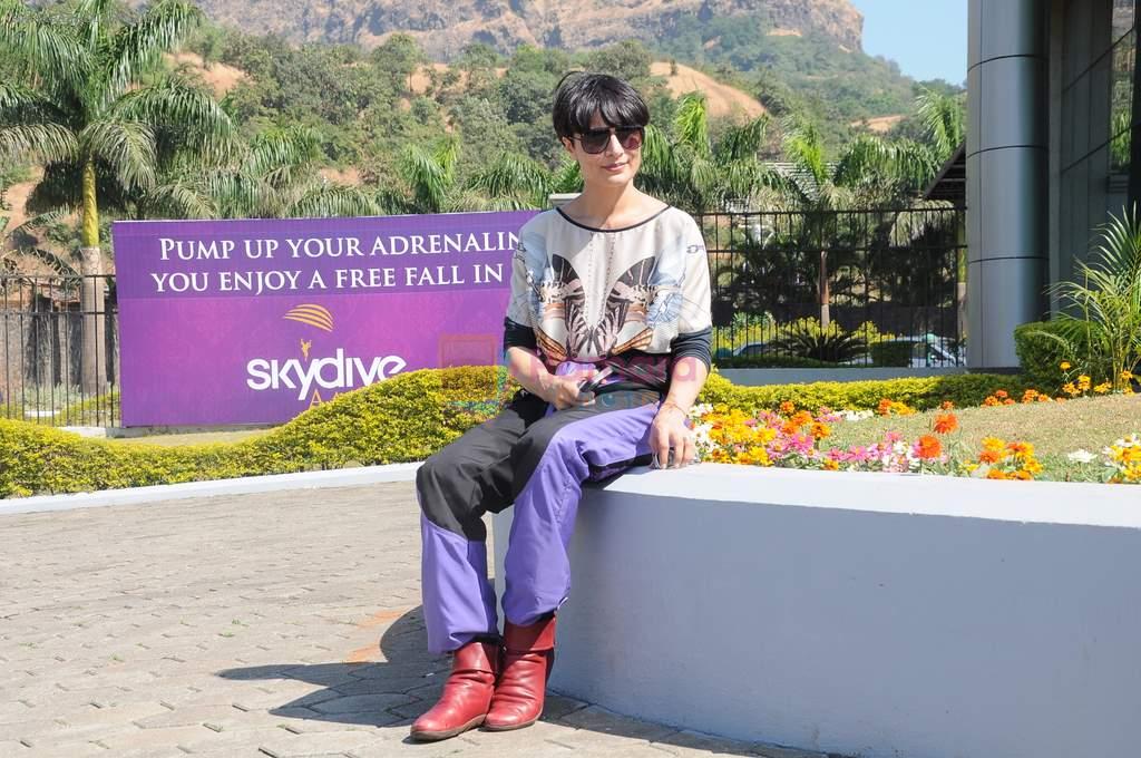 Adhuna Akhtar at Aamby Valley skydiving event in Lonavla, Mumbai on 4th Dec 2012