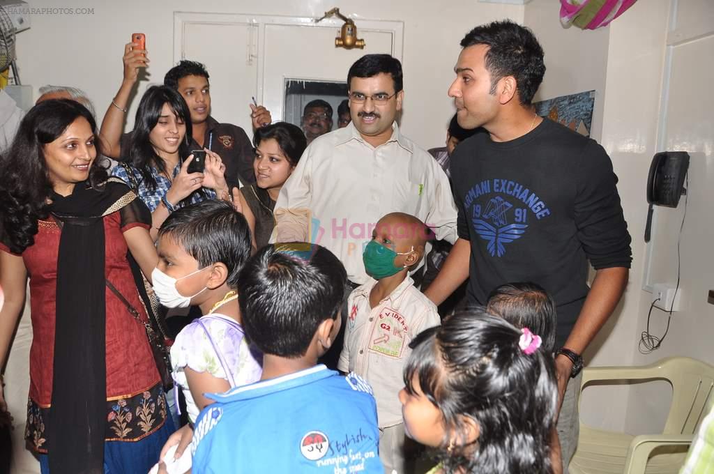 Rohit Sharma meets cancer patients in Parel, Mumbai on 5th Dec 2012