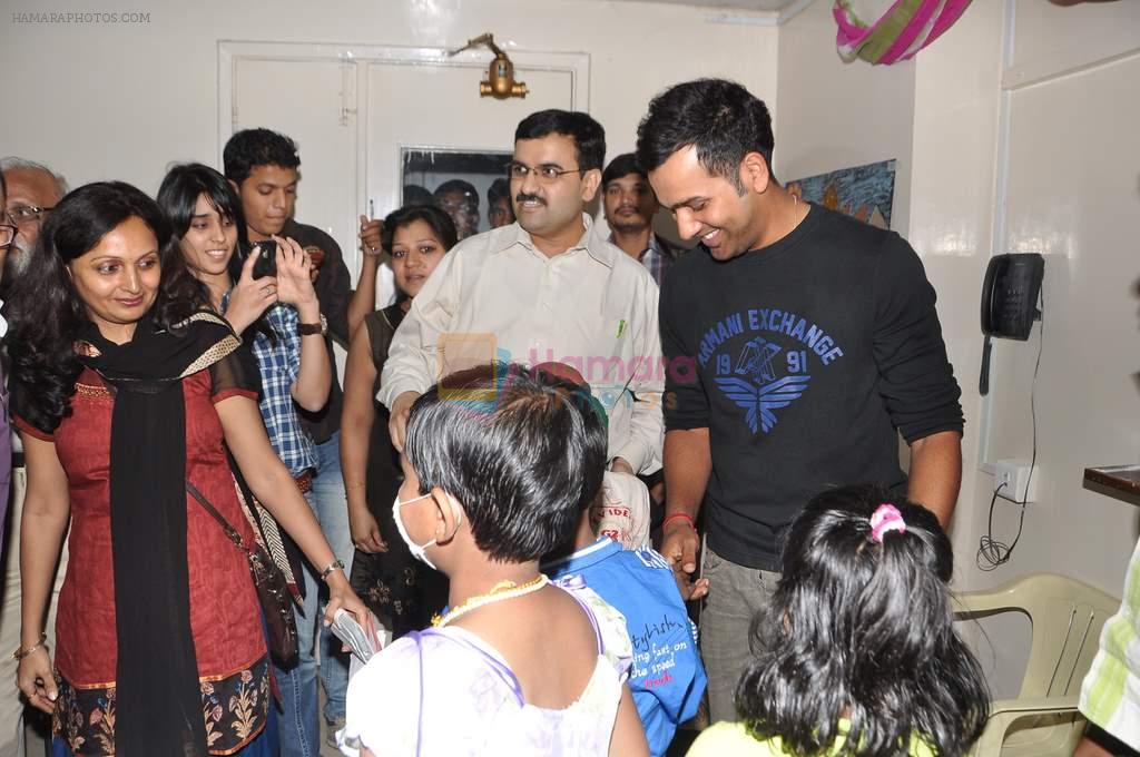 Rohit Sharma meets cancer patients in Parel, Mumbai on 5th Dec 2012