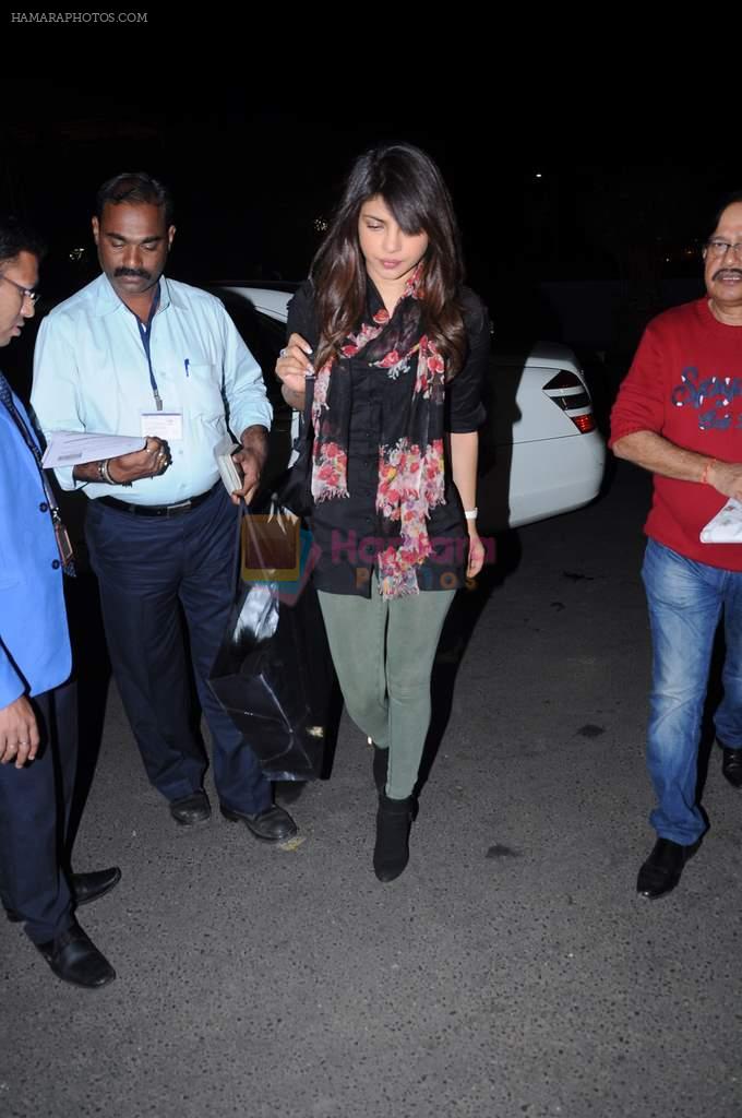 Priyanka Chopra snapped at international airport, Mumbai on 5th Dec 2012