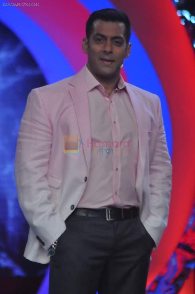 Salman Khan on the sets of Big Boss in Lonavla, Mumbai on 7th Dec 2012