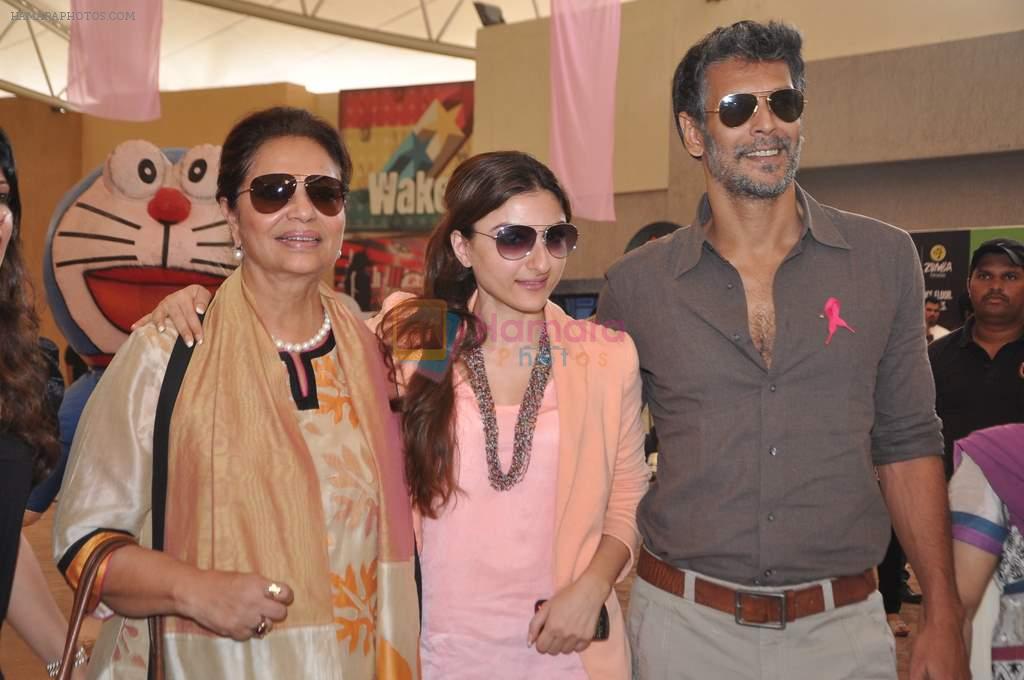 Soha Ali Khan, Milind Soman at Pinkathon meet in Mumbai on 8th Dec 2012