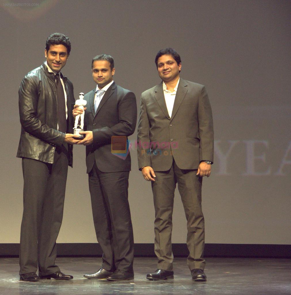 Abhishek Bachchan giving awards to the winner & Girish Karkera
