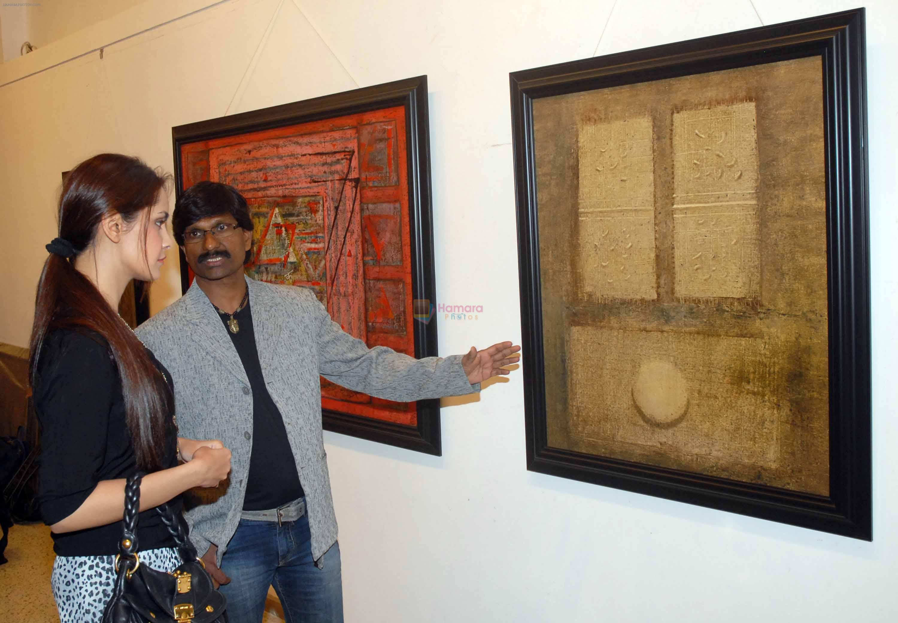 Shazahn Padamsee inaugurated painting exhibition of Artist Ramesh Thorat at Jehangir art gallery, Kala Ghoda in Mumbai on 11th Dec 2012