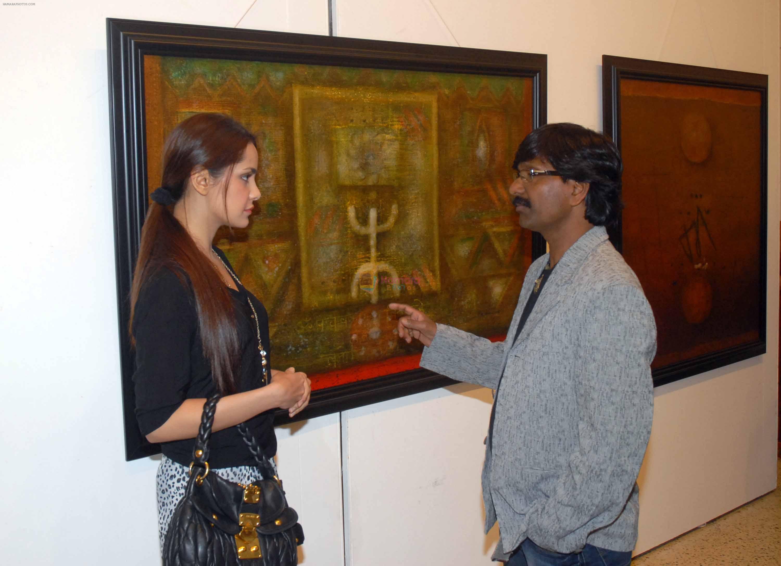 Shazahn Padamsee inaugurated painting exhibition of Artist Ramesh Thorat at Jehangir art gallery, Kala Ghoda in Mumbai on 11th Dec 2012