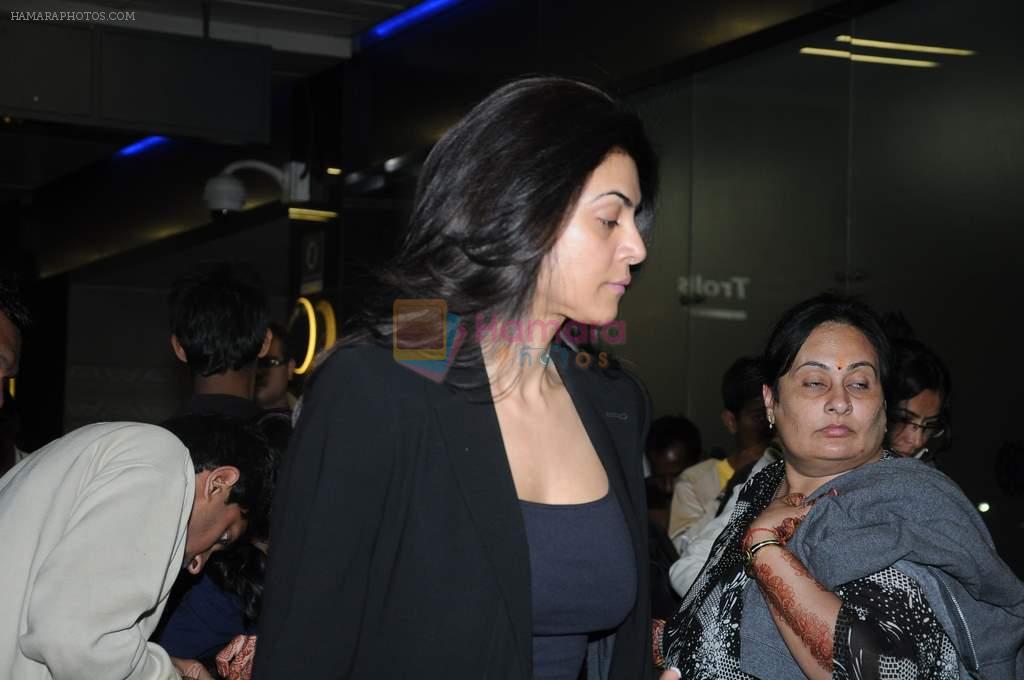 Sushmita Sen snapped at international airport in Mumbai on 11th Dec 2012