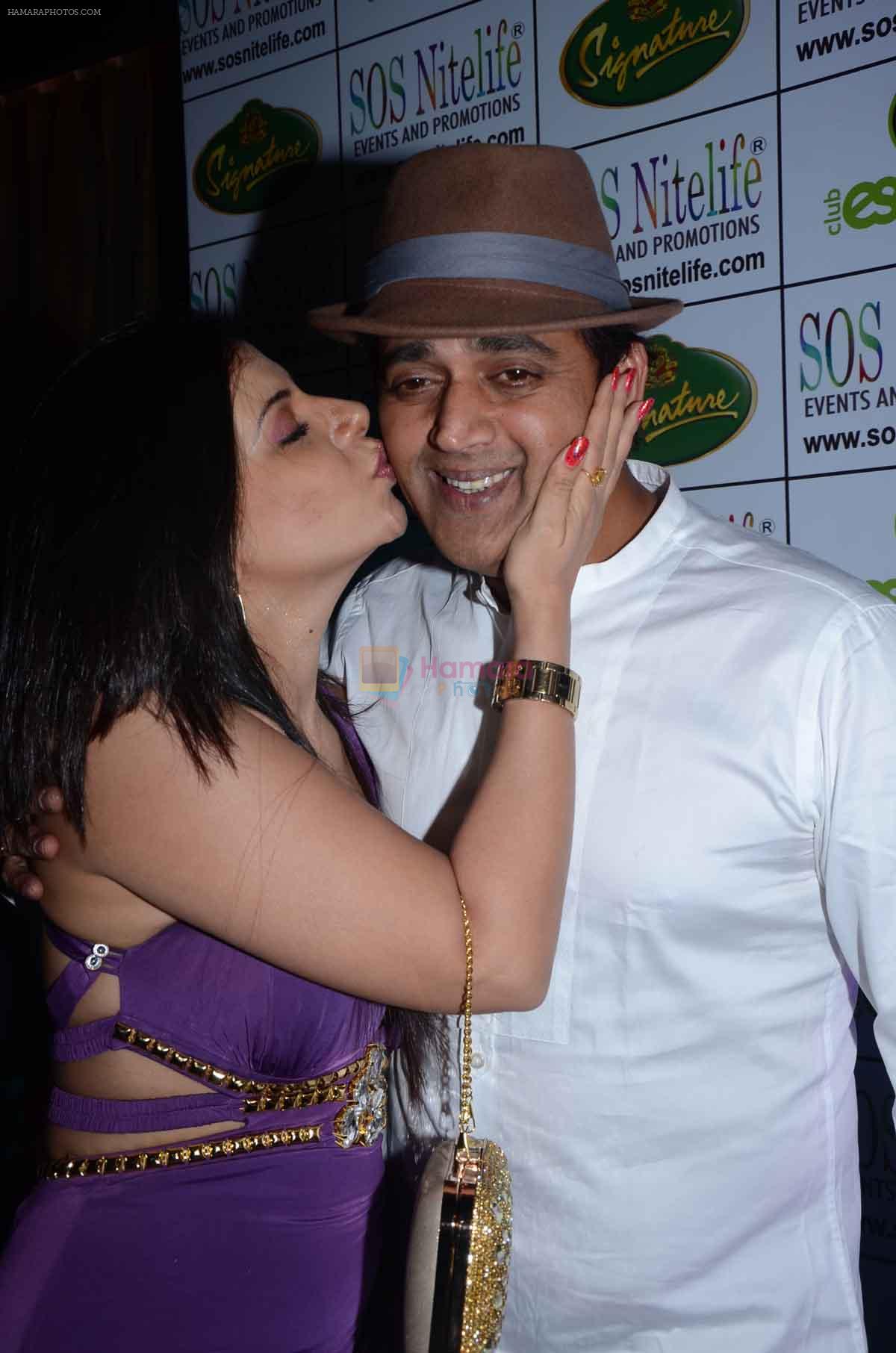 Sambhavna with Ravi Kissen at Sambhavna Seth's birthday bash in Club Escape, Mumbai on 12th Dec 2012