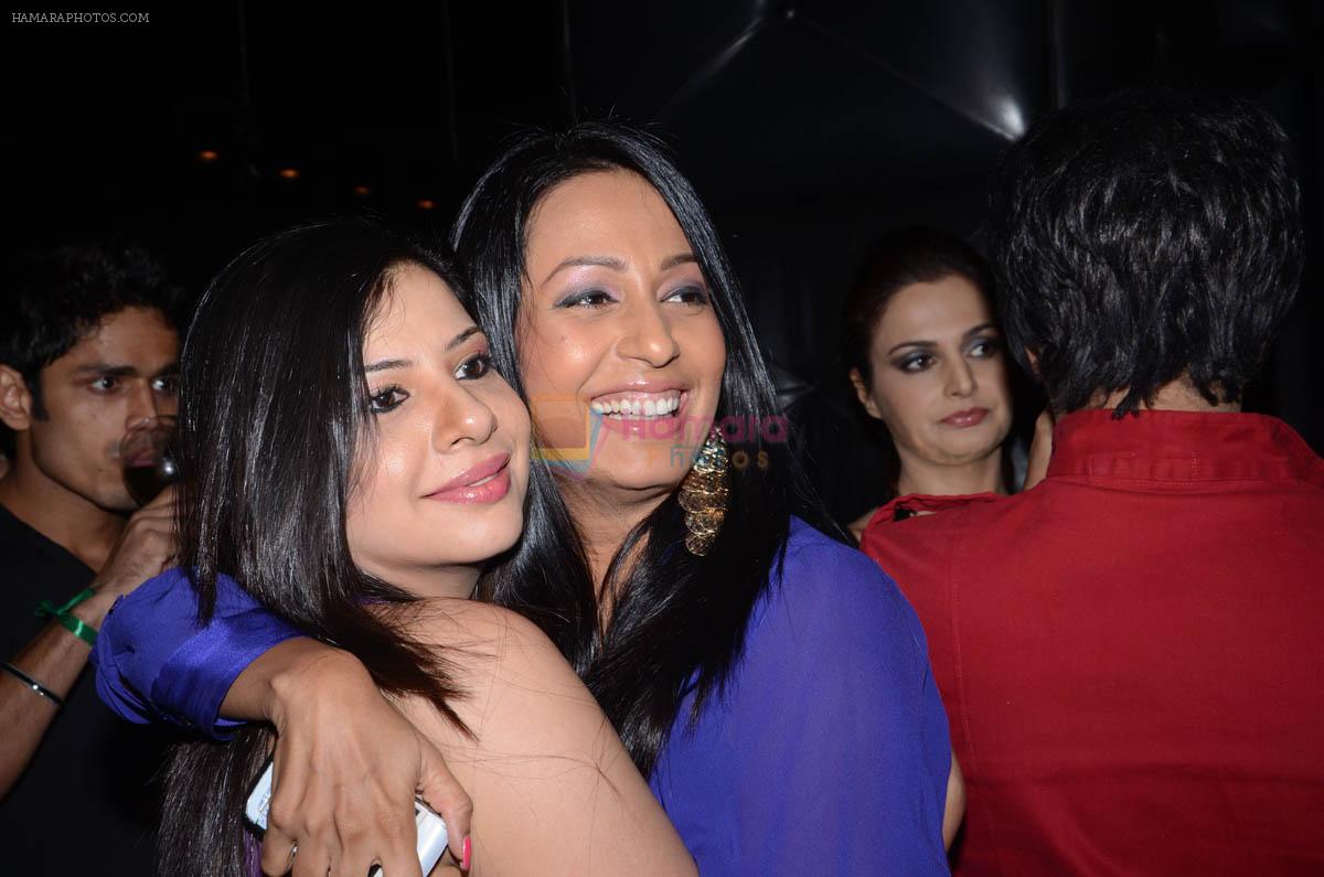 Sambhavna and Kashmera at Sambhavna Seth's birthday bash in Club Escape, Mumbai on 12th Dec 2012