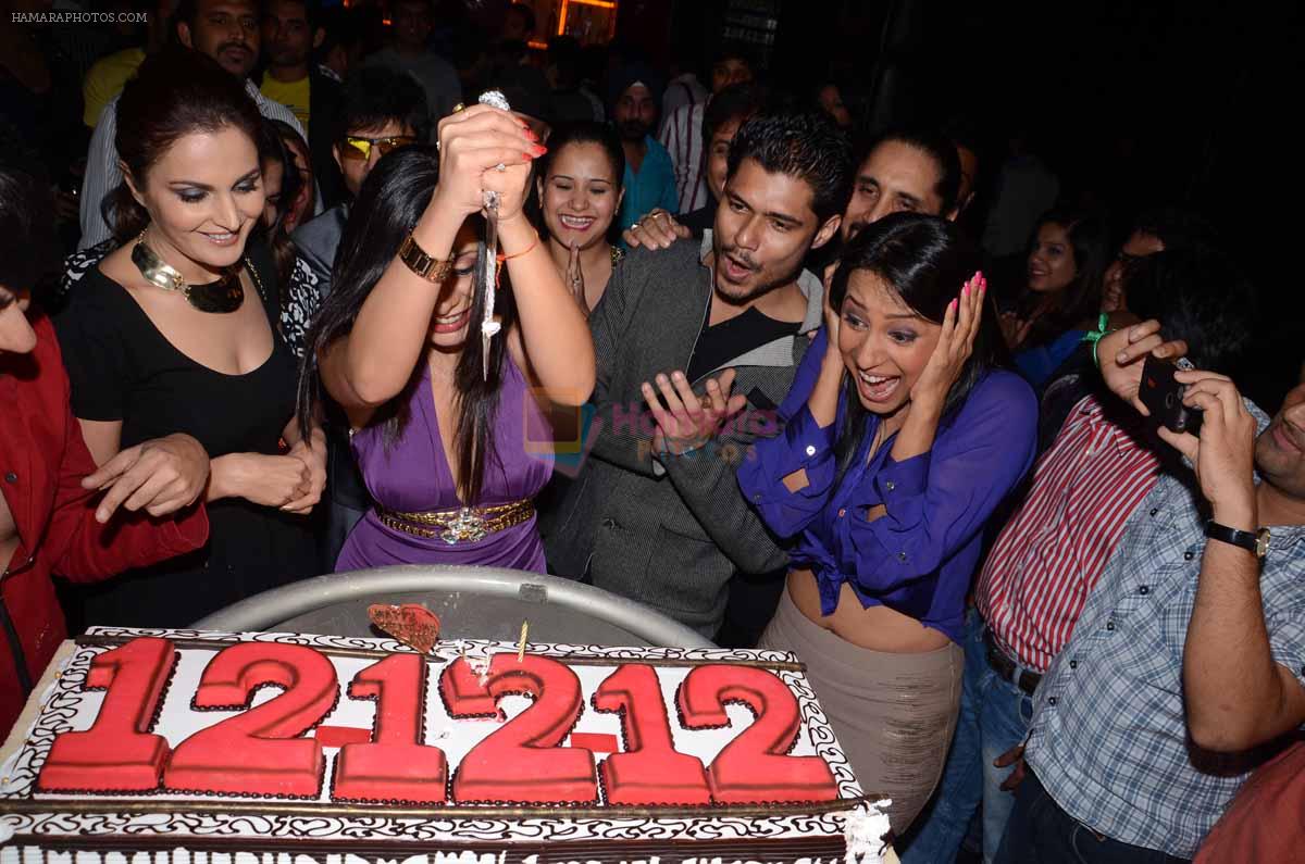 Monica Bedi, Sambhavna, Avinash Dwivedi and Kashmera at Sambhavna Seth's birthday bash in Club Escape, Mumbai on 12th Dec 2012