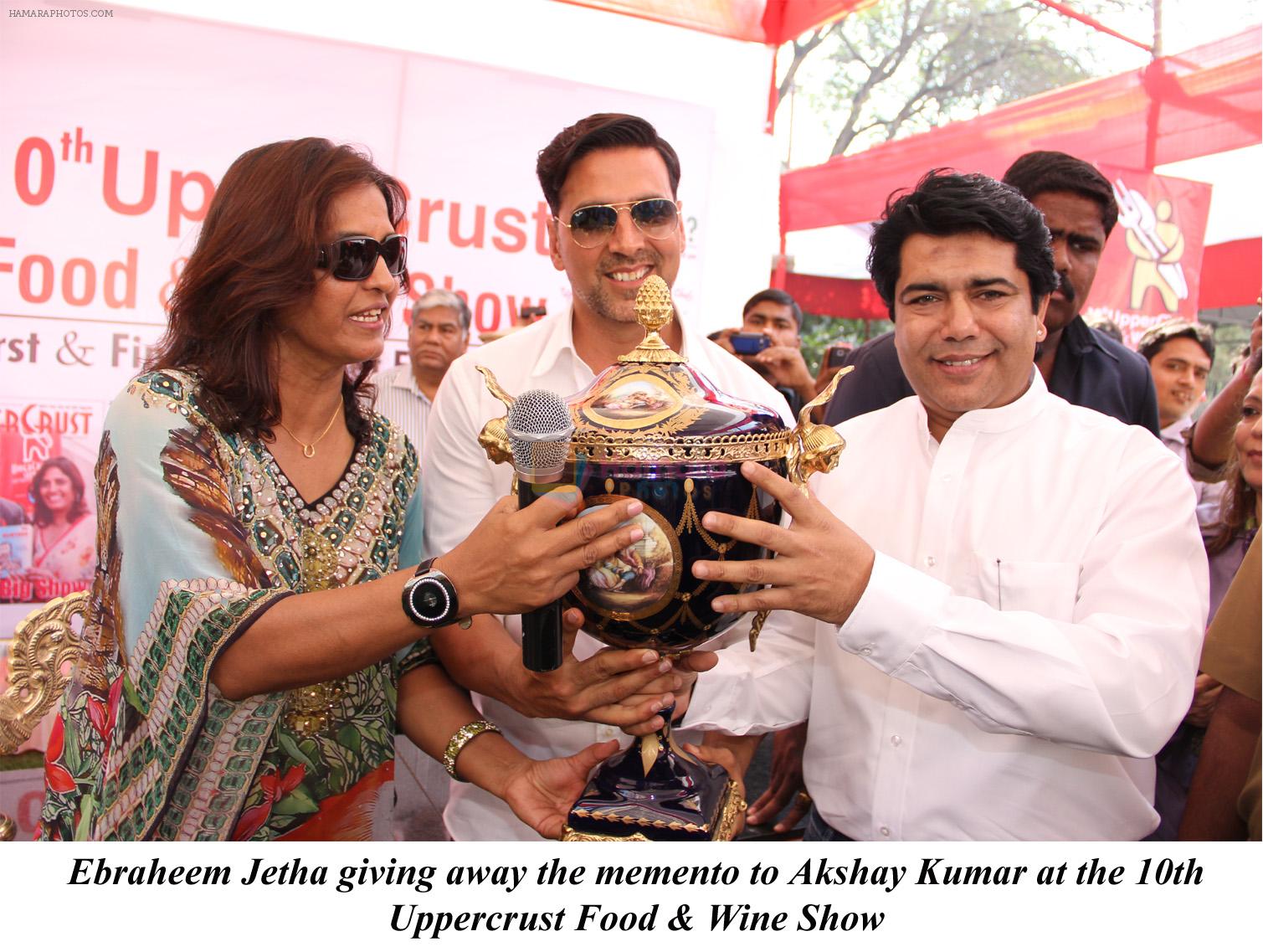 Ebraheem Jetha giving away the memento to Akshay Kumar at the 10th Uppercrust Food & Wine Show