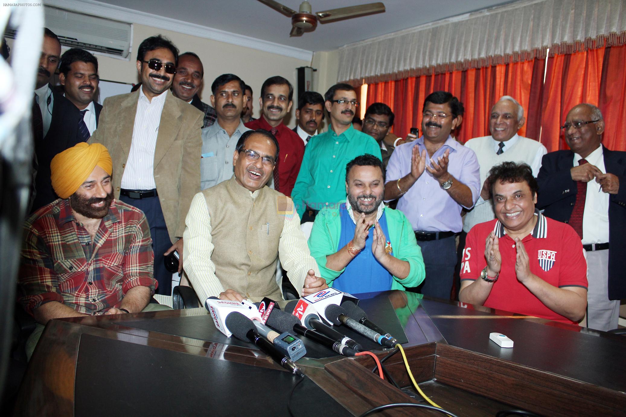 Sunny Deol, Anil Sharma at Singh Saab The Great muhurat in Bhopal on 12th Dec 2012