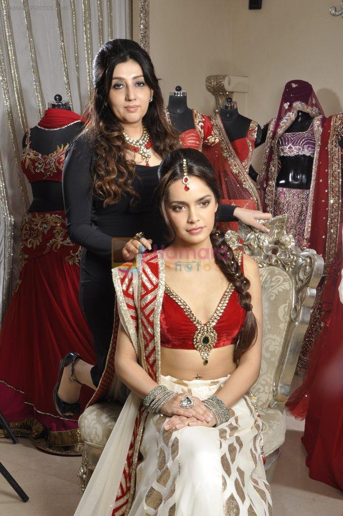 Shazahn Padamsee, Archana Kochhar in designer Archan Kocchar bridal outfit for Luv Israni's photo shoot in Juhu, Mumbai on 13th Dec 2012