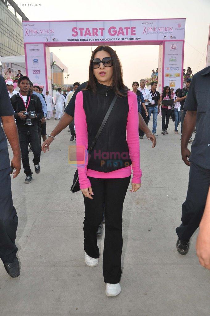 Karisma Kapoor at Pinkathon in Mumbai on 16th Dec 2012