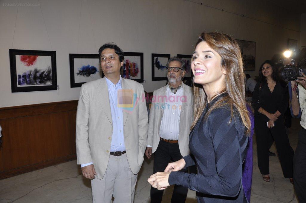 Raageshwari Loomba at Shefali Shah's art exhibition in Kalaghoda, Mumbai on 15th Dec 2012