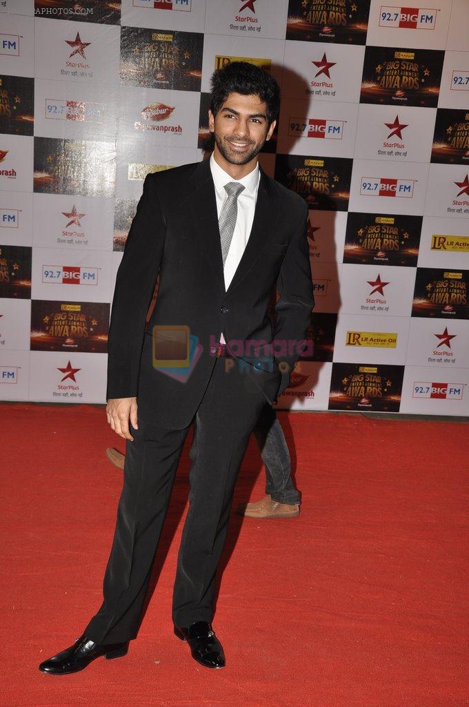 Taaha Shah at Big Star Awards red carpet in Mumbai on 16th Dec 2012