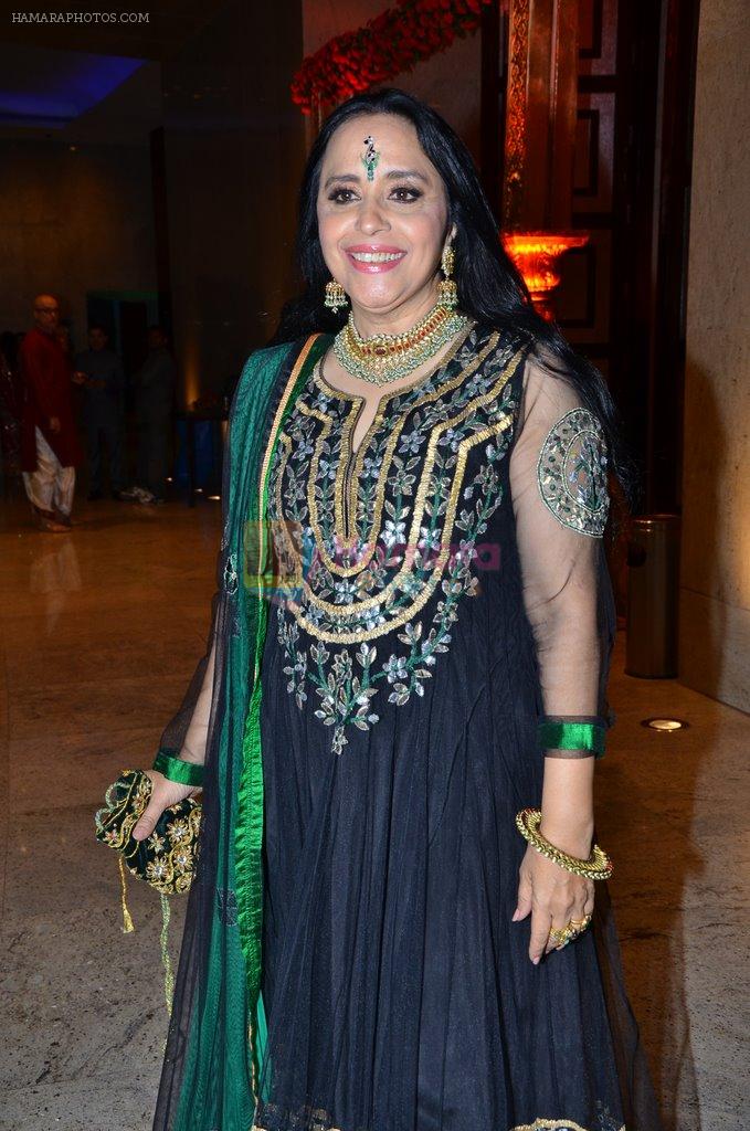 Ila Arun at Durga jasraj's daughter Avani's wedding reception with Puneet in Mumbai on 16th Dec 2012