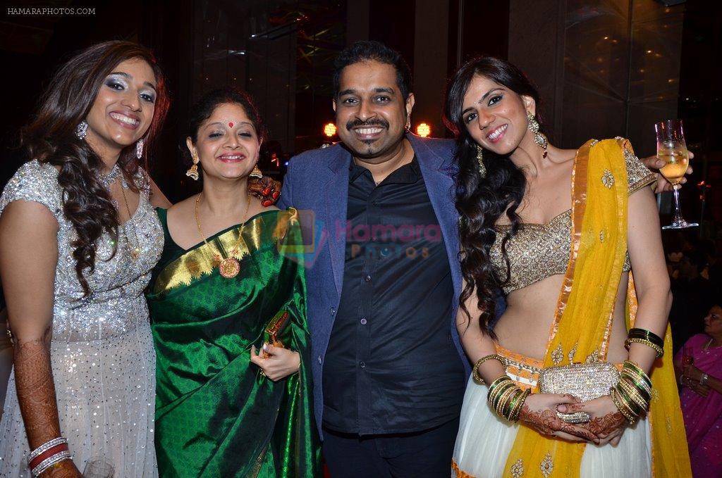 Shankar Mahadevan at Durga jasraj's daughter Avani's wedding reception with Puneet in Mumbai on 16th Dec 2012