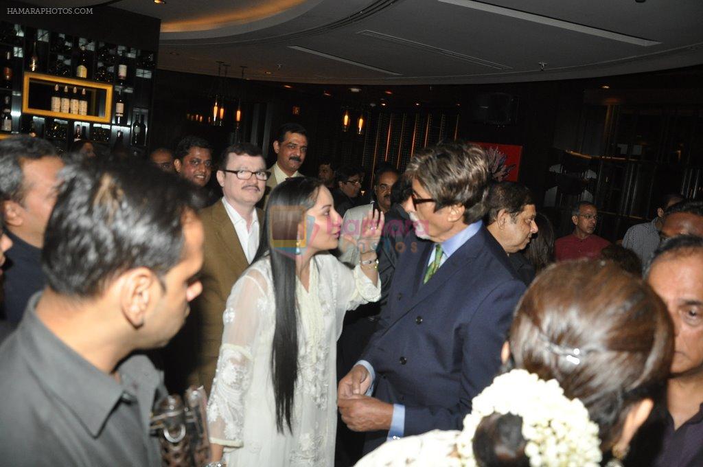 Amitabh Bachchan at Shatrughan Sinha's dinner for doctors of Ambani hospital who helped him recover on 16th Dec 2012