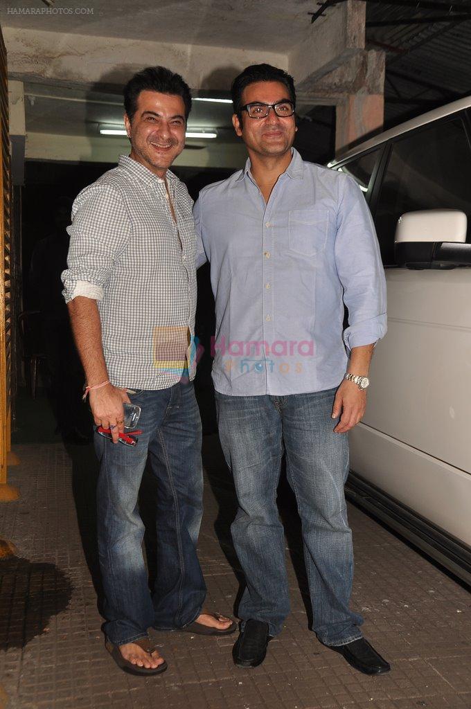 Arbaaz Khan, Sanjay Kapoor at Dabangg 2 screening in Ketnav, Mumbai on 17th Dec 2012