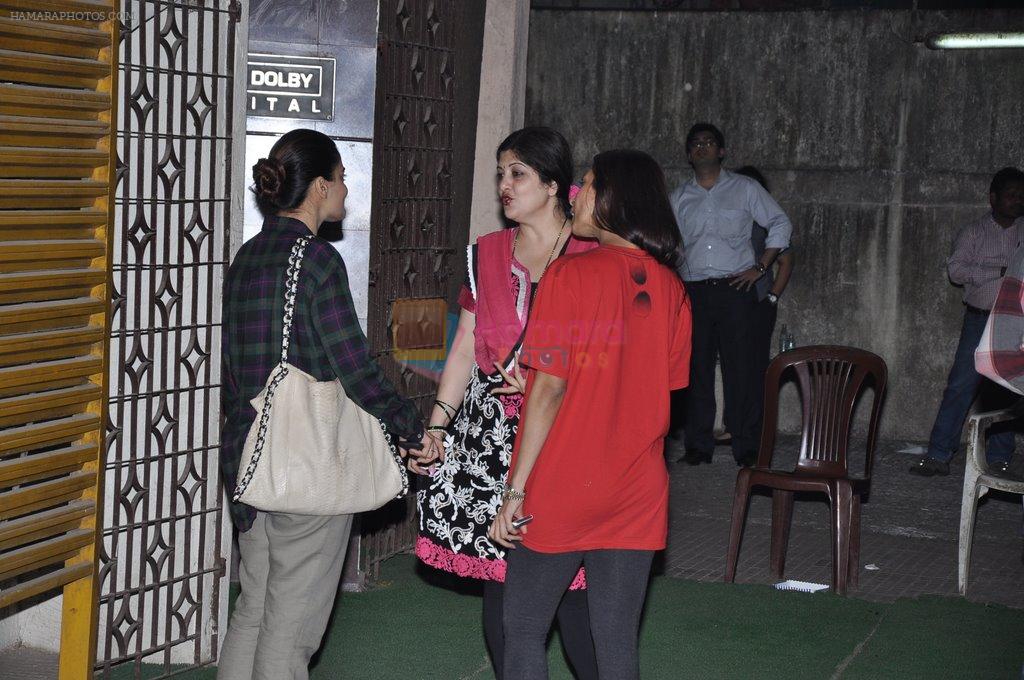 Alvira Khan at Dabangg 2 screening in Ketnav, Mumbai on 19th Dec 2012,1