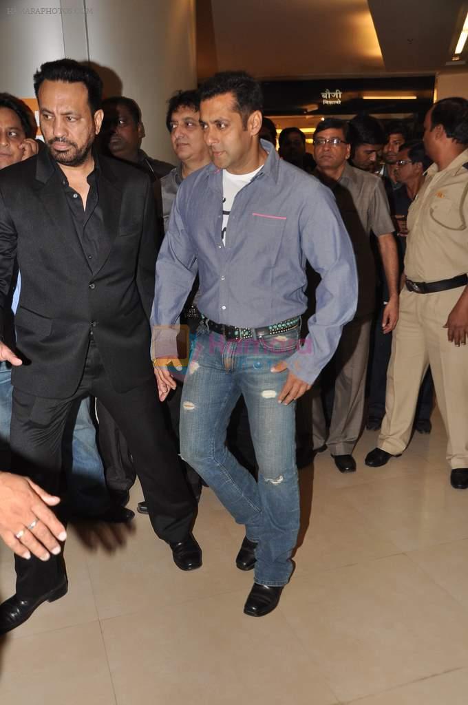 Salman Khan at Dabangg 2 premiere in PVR, Mumbai on 20th Dec 2012