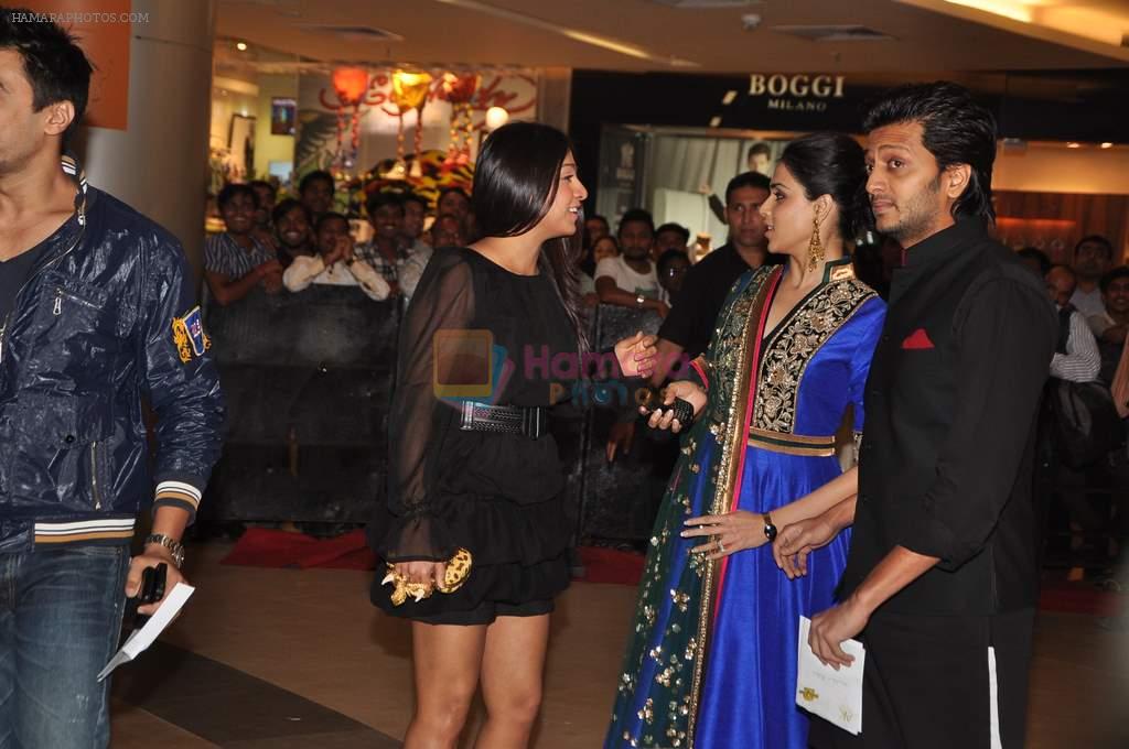 Genelia D Souza, Ritesh Deshmukh at Dabangg 2 premiere in PVR, Mumbai on 20th Dec 2012