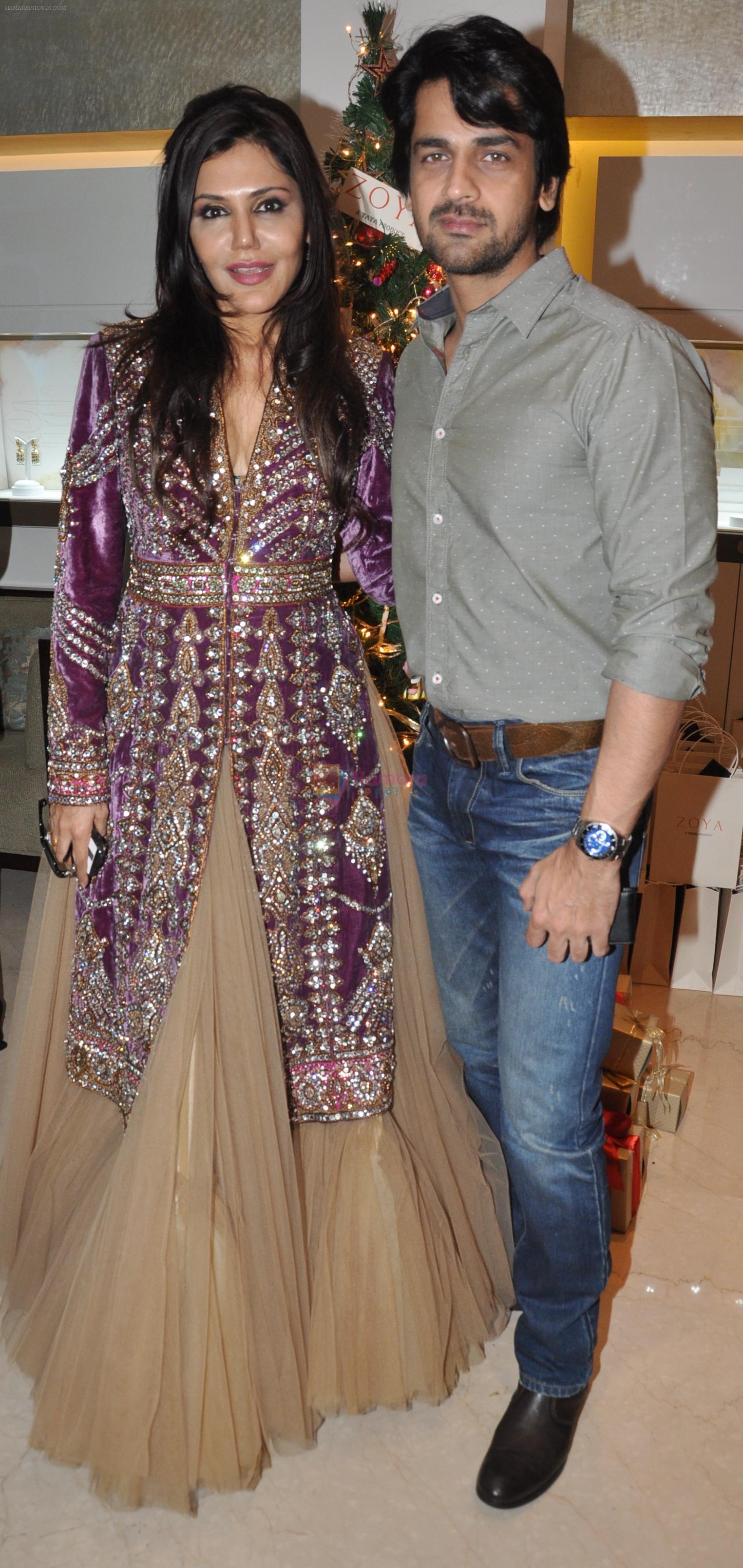 Nisha Jamwal, Arjan Bajwa at Zoya Christmas special hosted by Nisha Jamwal in Kemps Corner, Mumbai on 20th Dec 2012