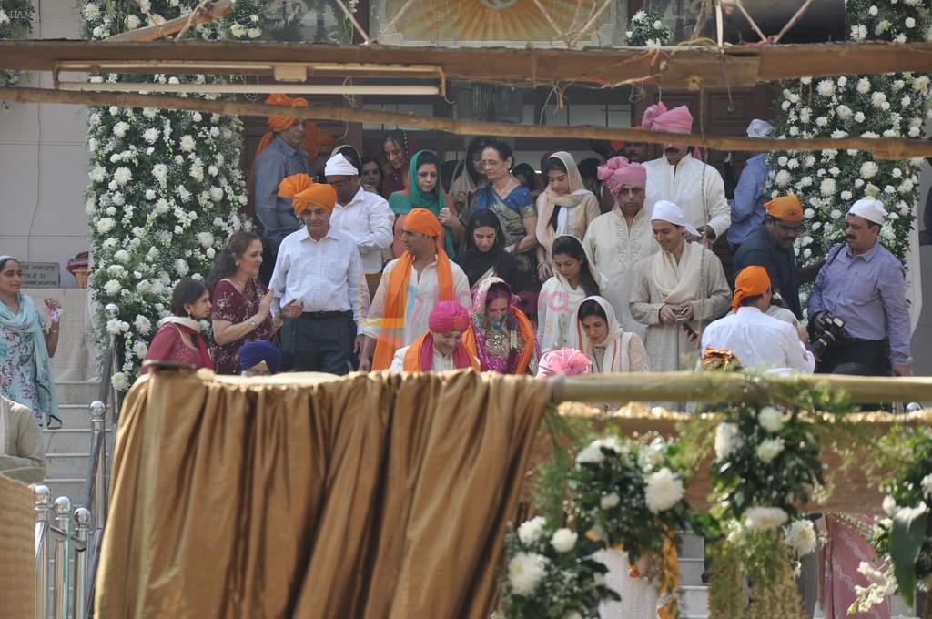 Akshay Kumar at Akshay Kumar's sister Alka Bhatia's wedding with Surendra Hiranandani in Four Bungalows Gurdwara on 23rd Dec 2012