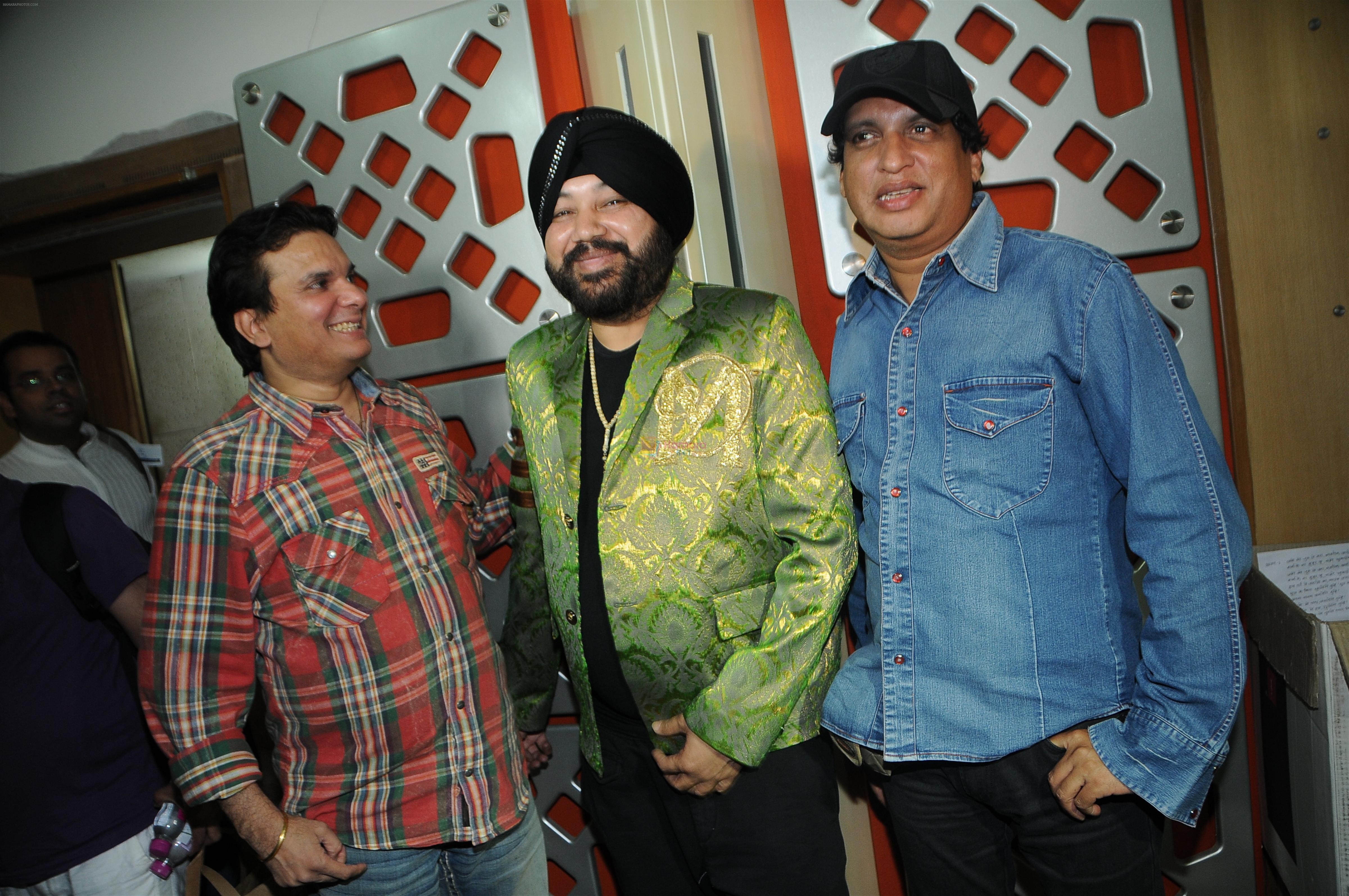 Lalit Pandit, Sunil Agnihotri with Daler Mehndi at the song recording of Sunil Agnihotri's film Balwinder Singh Famous Ho in Mumbai on 23rd Dec 2012