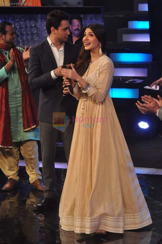 Imran Khan, Anushka Sharma on the sets of ZEE Saregama in Famous on 24th Dec 2012