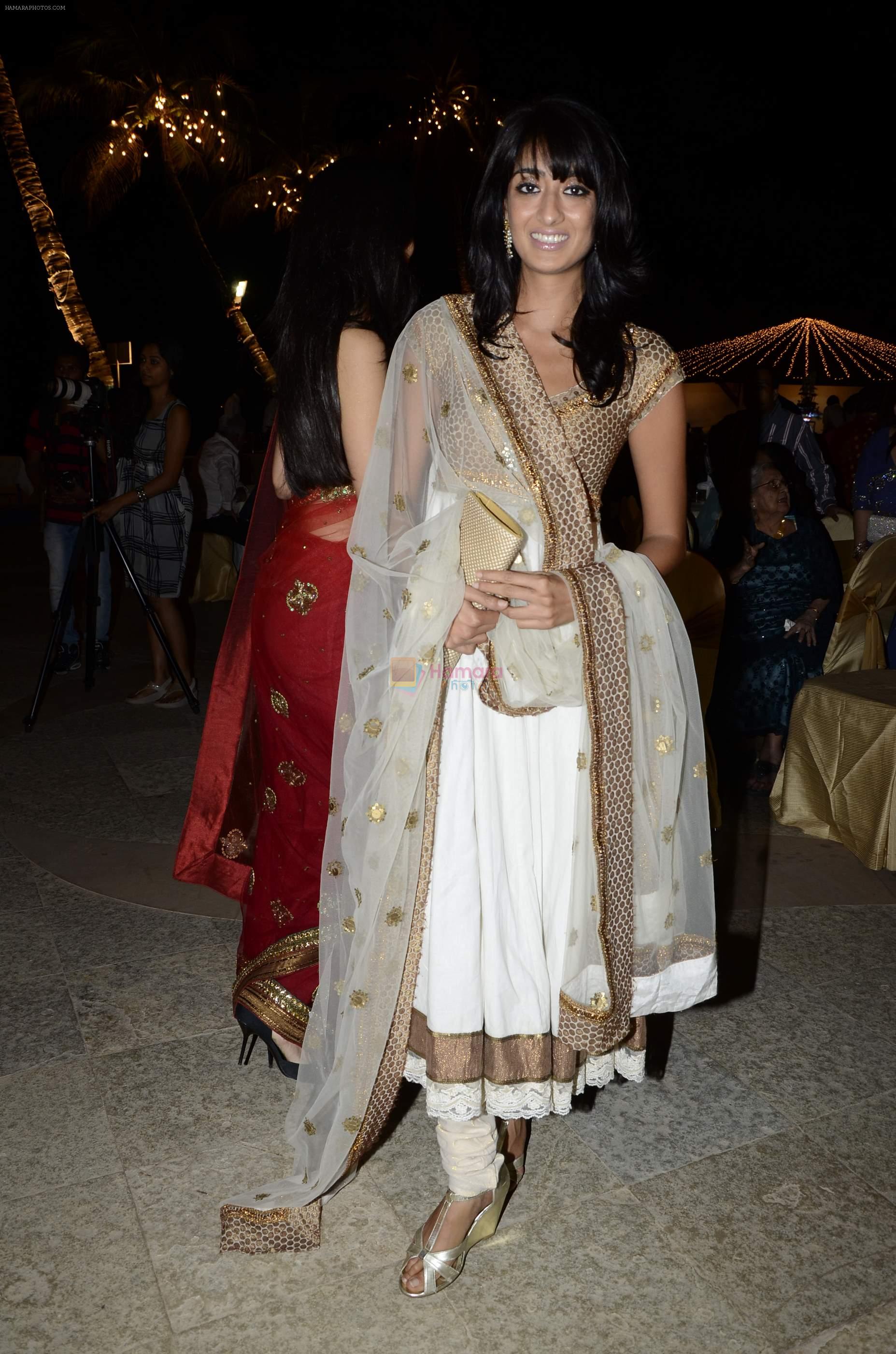 Binal Trivedi at Riyaz Amlani and Kiran's wedding reception in Mumbai on 26th Dec 2012