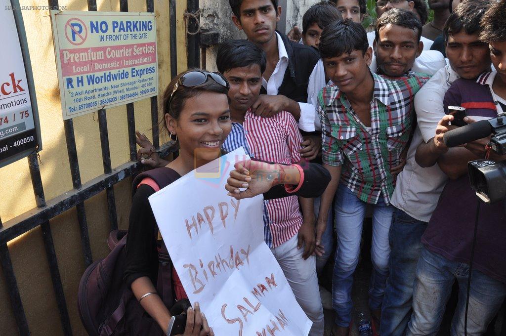 at salman's bday celebrated by fans on 27th Dec 2012