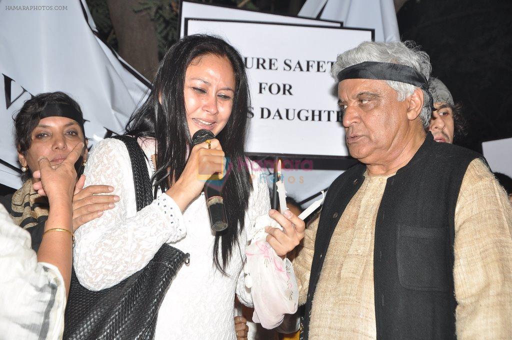 Javed Akhtar at the peace march for the Delhi victim in Mumbai on 29th Dec 2012
