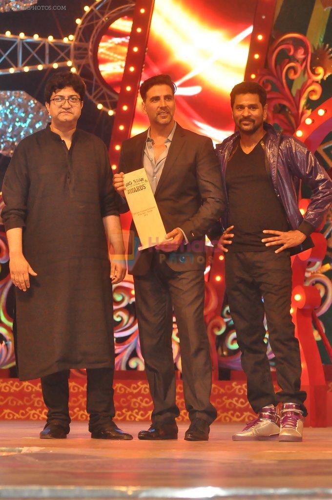 Prabhu Deva, Akshay Kumar at Big Star Awards on 16th Dec 2012