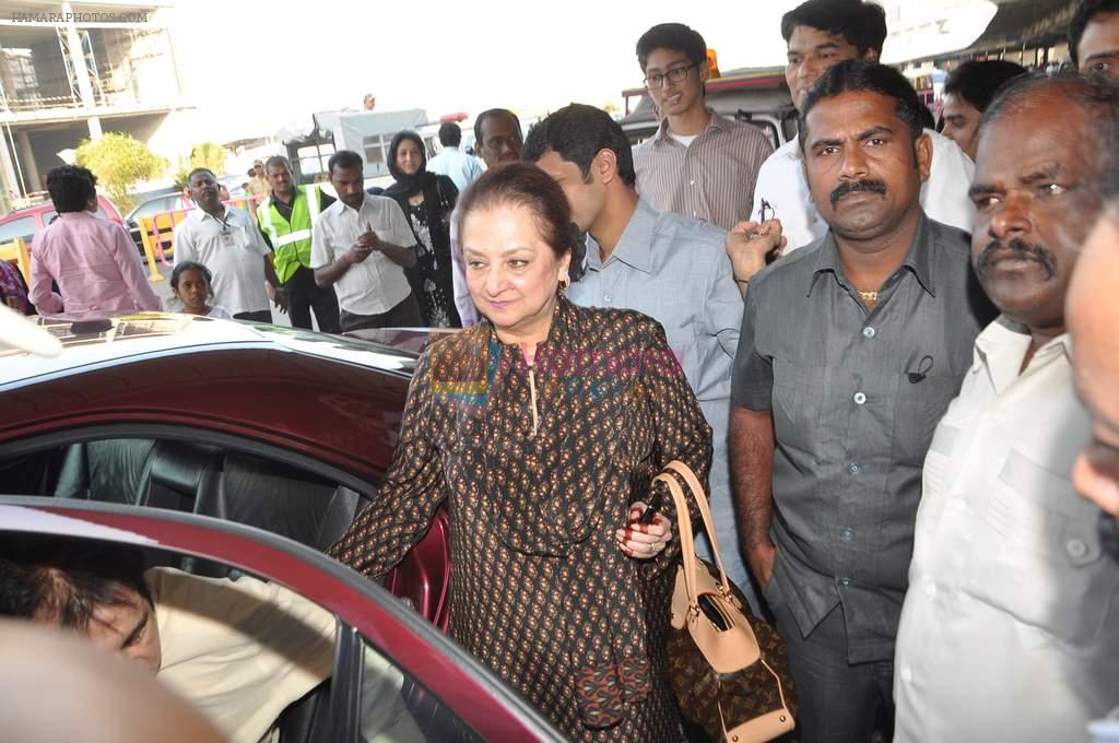 Saira Banu leaves for Hajj in Mumbai Airport on 2nd Jan 2013