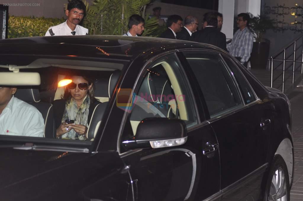 Gauri Khan returns from holiday with family in a charter flight in Mumbai on 4th Jan 2013