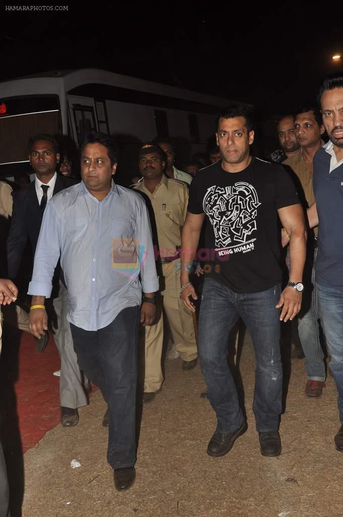 Salman Khan at Police show Umang in Mumbai on 5th Jan 2013