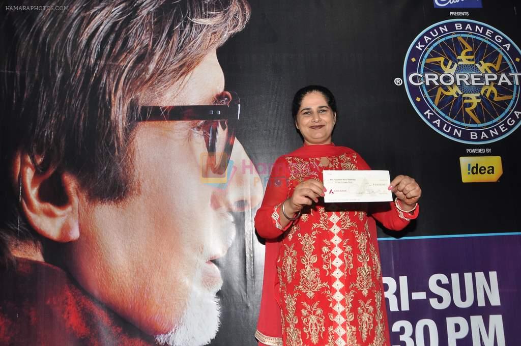Sunmeet Kaur wins 5 crores on the sets of Kaun Banega Crorepati in Mumbai on 5th Jan 2013