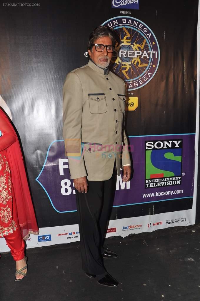 Amitabh Bachchan wins 5 crores on the sets of Kaun Banega Crorepati in Mumbai on 5th Jan 2013