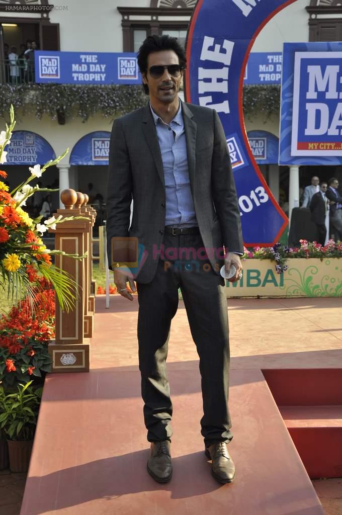 Arjun Rampal at Mid-day race in RWITC, Mumbai on 6th Jan 2013