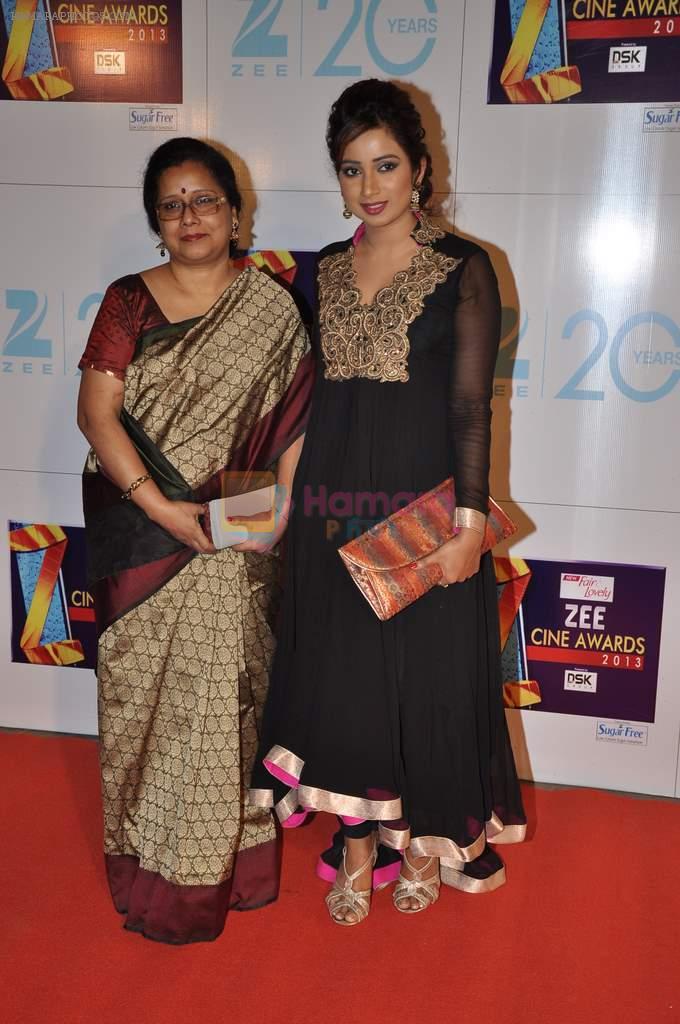 Shreya Ghoshal at Zee Awards red carpet in Mumbai on 6th Jan 2013