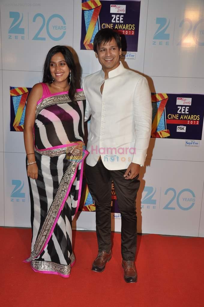 Vivek Oberoi, Priyanka Alva at Zee Awards red carpet in Mumbai on 6th Jan 2013