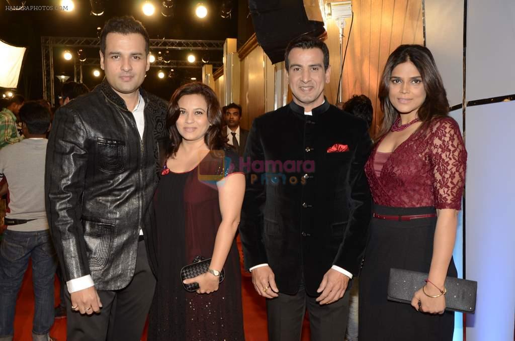 Rohit Roy, Ronit Roy at Zee Awards red carpet in Mumbai on 6th Jan 2013,1